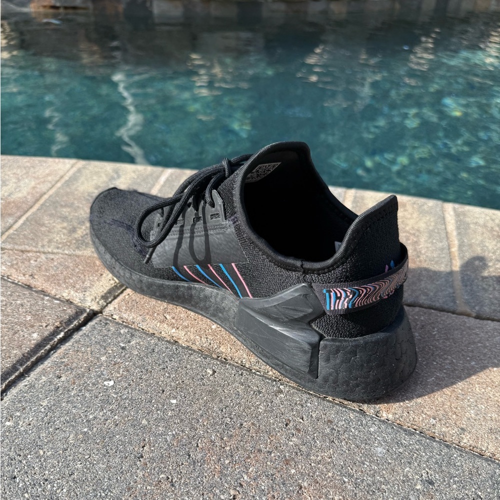 Adidas - NMD R1 V2 Black Pulse Magenta Men’s 7.5 - Picture 6 of 10